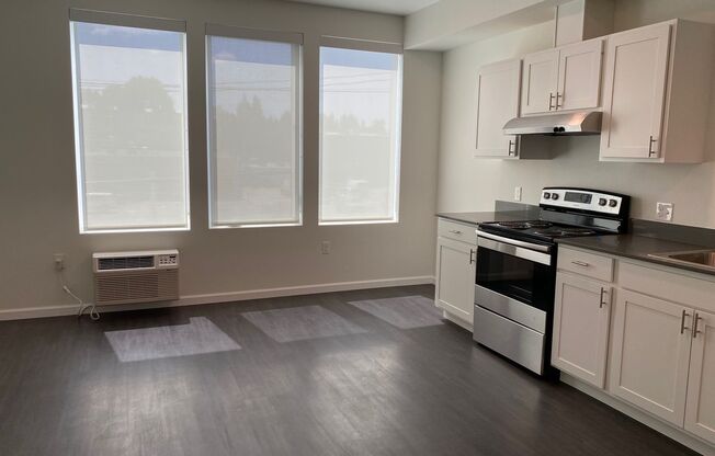 1 bed, 1 bath, 524 sqft, $1,650, Unit 320