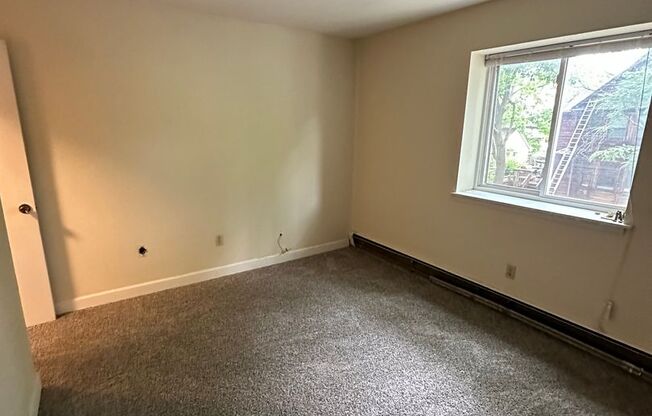 2 beds, 1 bath, $1,395, Unit 216