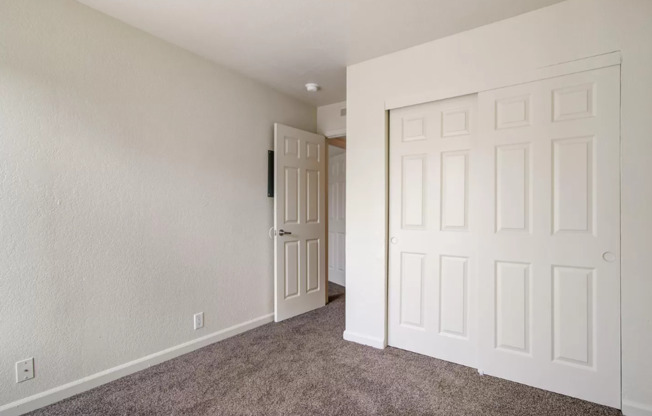 2 beds, 1 bath, 1,015 sqft, $1,795, Unit 052