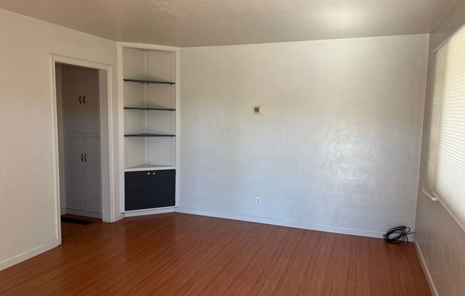 Spacious 1 bedroom, 1 bath Available Immediately Near Midtown