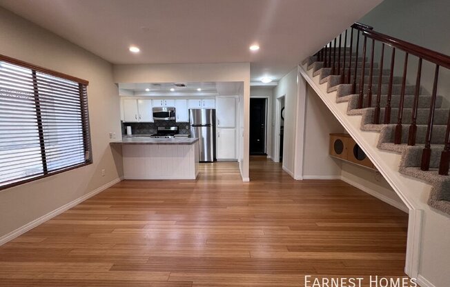 714 E ANGELENO AVE
