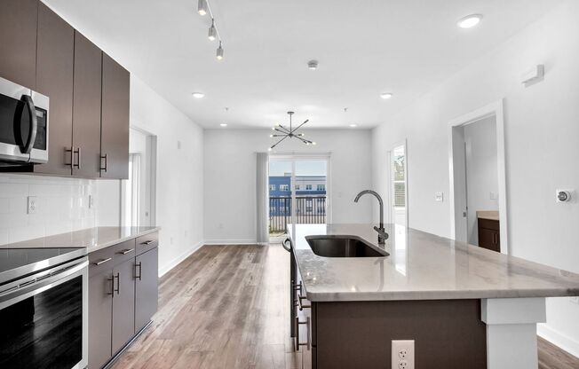 2 beds, 2 baths, $2,200, Unit Unit 301