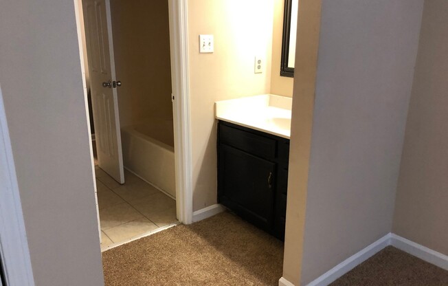 2 beds, 1 bath, $1,600, Unit Unit 503