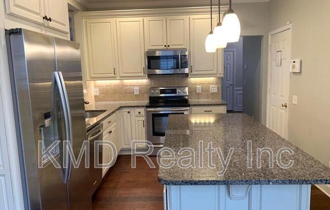 3 beds, 2.5 baths, 1,923 sqft, $2,250