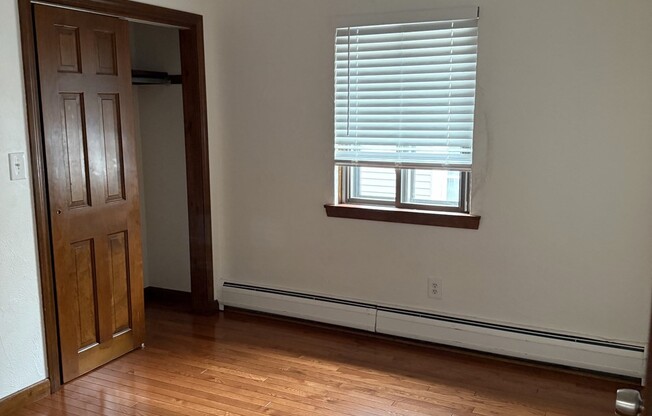 2 beds, 1 bath, $2,650, Unit 4
