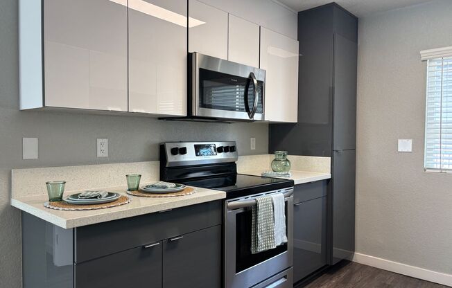 2 beds, 1 bath, 970 sqft, $2,860, Unit 0116