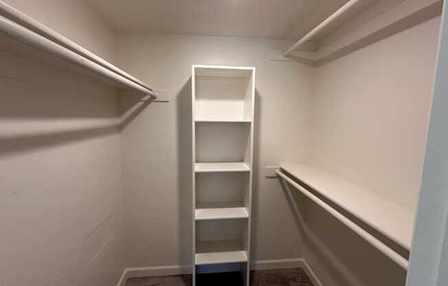 2 beds, 2 baths, 881 sqft, $1,700, Unit 244