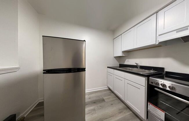 Studio, 1 bath, 295 sqft, $925, Unit B9