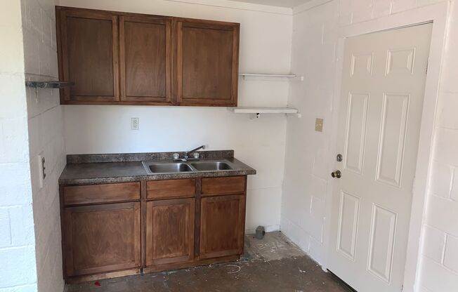 1 bed, 1 bath, 500 sqft, $650, Unit Admiral4