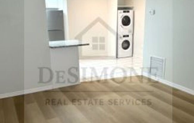 1 bed, 1 bath, 570 sqft, $1,099, Unit R-11