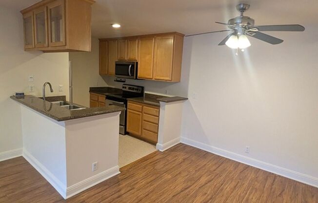 2 Bedroom-1 Bathroom Single Story Condo; 2nd floor unit in Lakeside