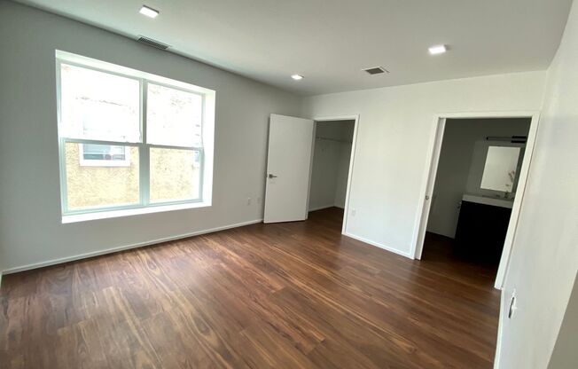 2 beds, 2 baths, 834 sqft, $2,330, Unit 410