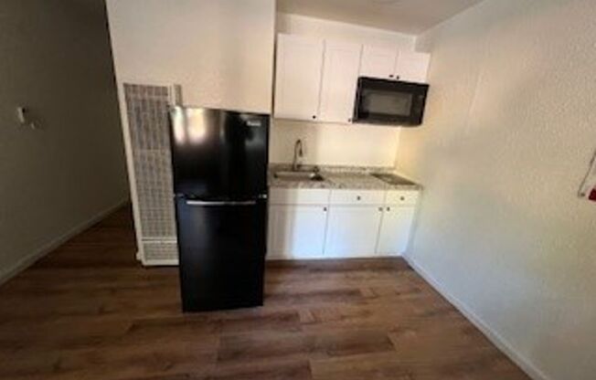 Studio, 1 bath, $1,095, Unit Unit 23