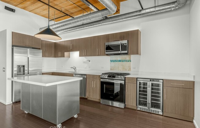 2 beds, 2 baths, 1,720 sqft, $5,100, Unit 433