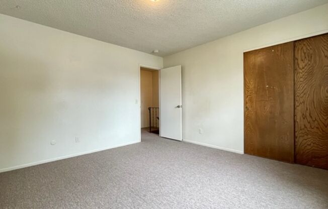 2 beds, 1.5 baths, $2,400, Unit 992 Fair Oaks Ave. Unit B