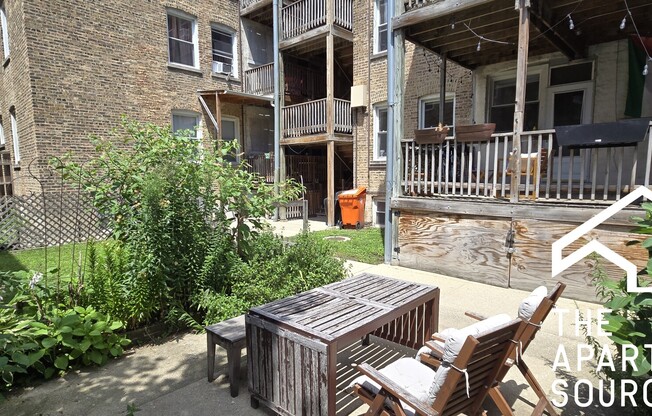 4457 N Maplewood Ave