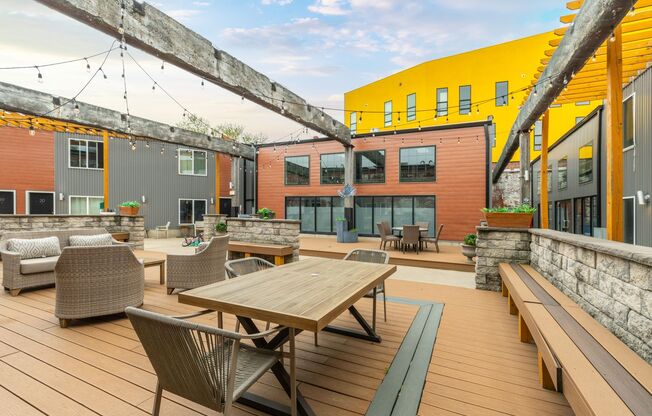 2 beds, 1.5 baths, 884 sqft, $1,675, Unit 10