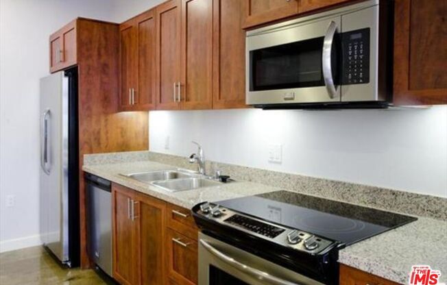 Studio, 1 bath, 691 sqft, $1,875, Unit 606
