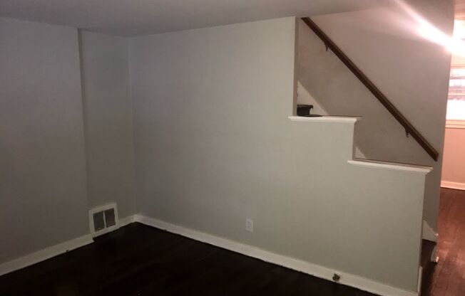 2 Bedroom / 1 Bath Townhome + Garage -- Bellevue/Brighton Heights Area
