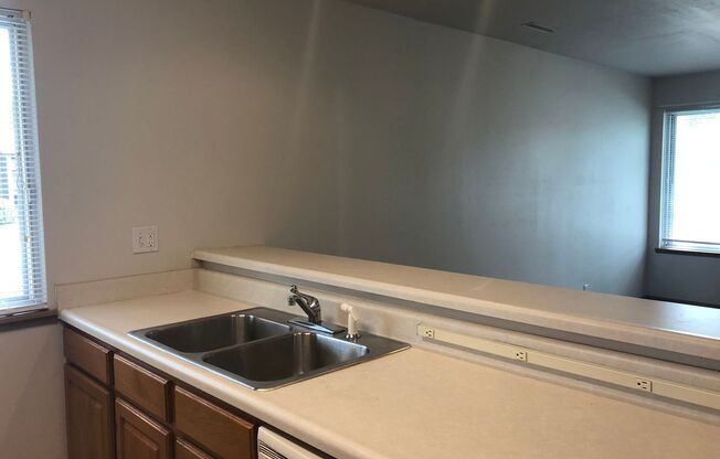 1 bed, 1 bath, 700 sqft, $750