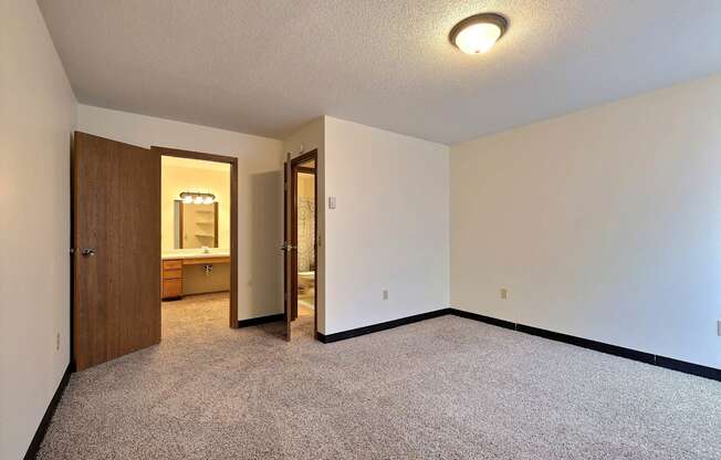 a bedroom with a bathroom attached. Fargo, ND Prairiewood Meadows