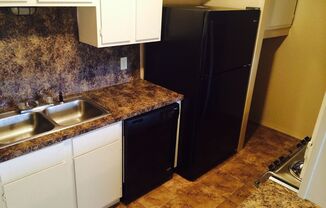 2 beds, 1 bath, 900 sqft, $795, Unit Unit B