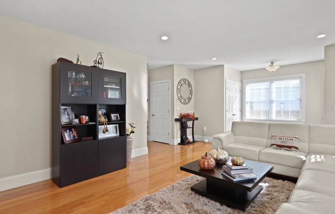 105 107 N ST
