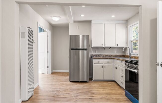 Modern 2 Bedroom in Alameda w/ Parking!