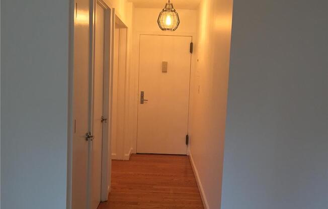 Studio, 1 bath, 550 sqft, $3,500, Unit 8-A