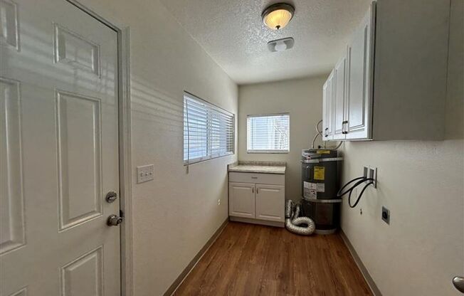 3 beds, 1 bath, 1,216 sqft, $1,845