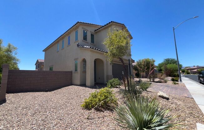 Charming 3-Bedroom Home with Spacious Backyard in Gated Community!
