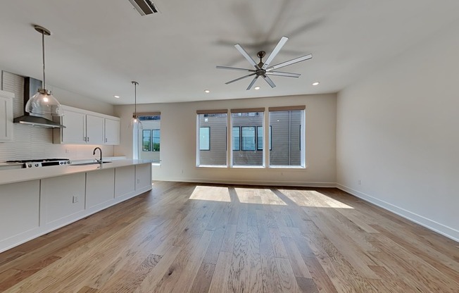 129 E OSCAR DR