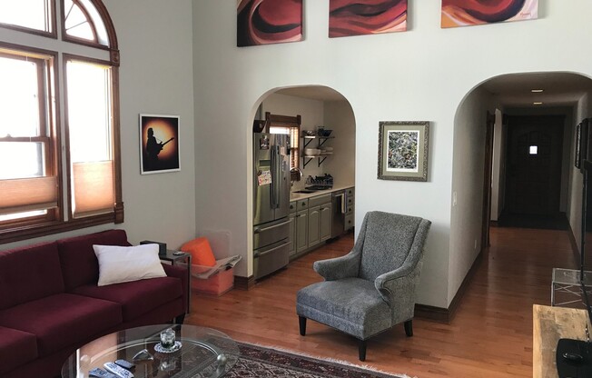 Updated 3 Bed 2 Bath Victorian Style Townhome. Flexible Move-In May 15 to July 1.
