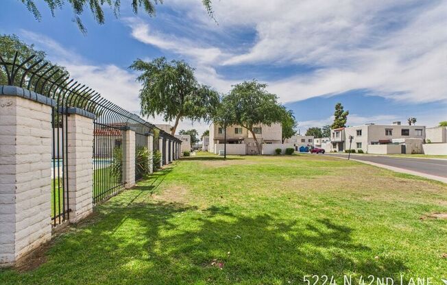5224 N 42 LN