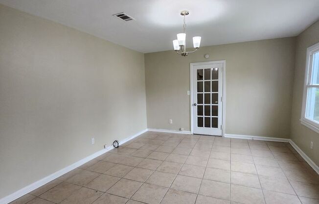 2 beds, 1 bath, $1,295