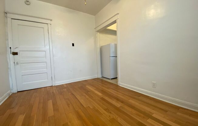 Studio, 1 bath, 180 sqft, $745, Unit 209