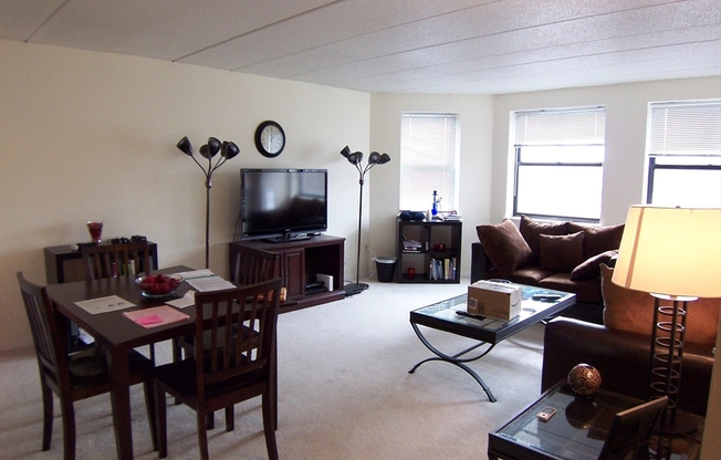 1 bed, 1 bath, 700 sqft, $3,100, Unit 610