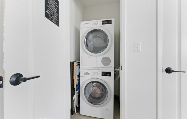 2 beds, 2 baths, 1,353 sqft, $5,500, Unit 1010