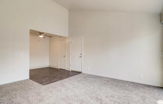 2 beds, 1 bath, 1,015 sqft, $1,795, Unit 052