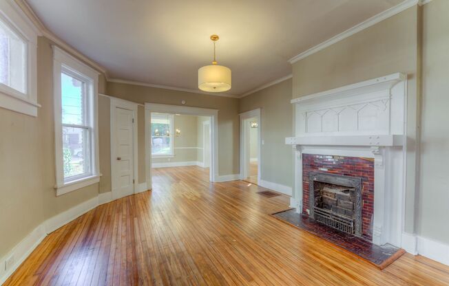 Beautifully renovated, spacious, 4/3 in the Crosstown area.