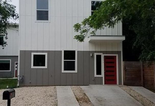 2 Bed 2.5 Bath Montopolis area