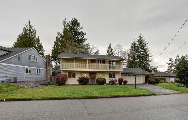 Bright spacious 4-bedroom 2.5 bath home in Bellevue