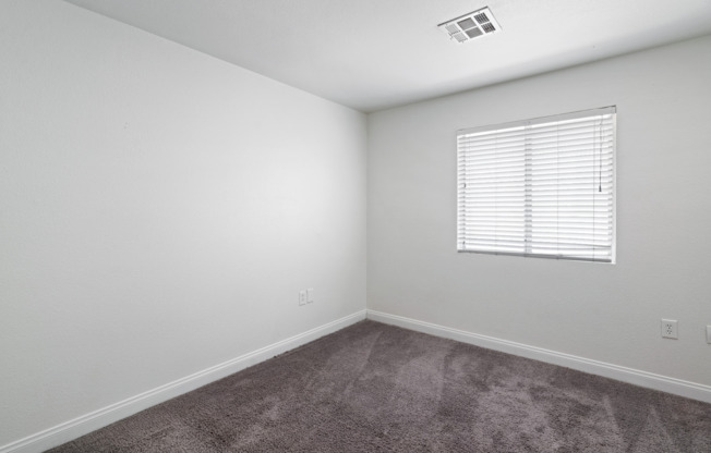 Thunderbird Apartments Room
