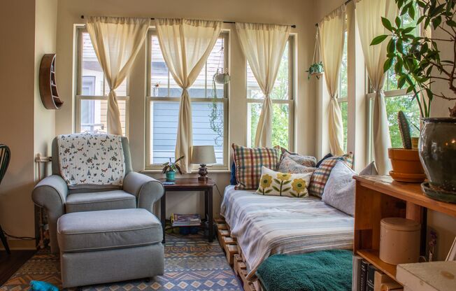 2 beds, 2 baths, 993 sqft, $1,375, Unit 614-209