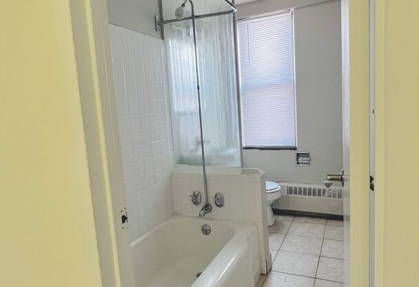 Studio, 1 bath, 320 sqft, $850, Unit # 605