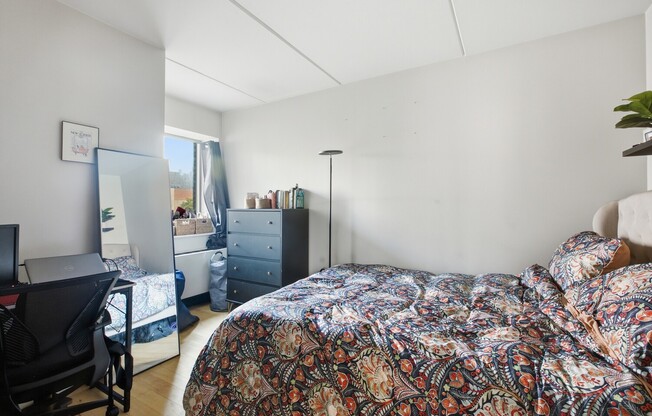 3 beds, 1 bath, 775 sqft, $4,200, Unit A6C