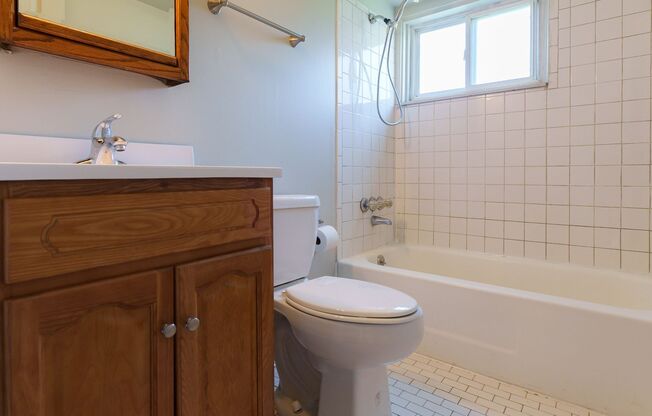 2 beds, 1 bath, 800 sqft, $850, Unit Unit 38