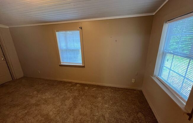 2 beds, 1 bath, $1,095