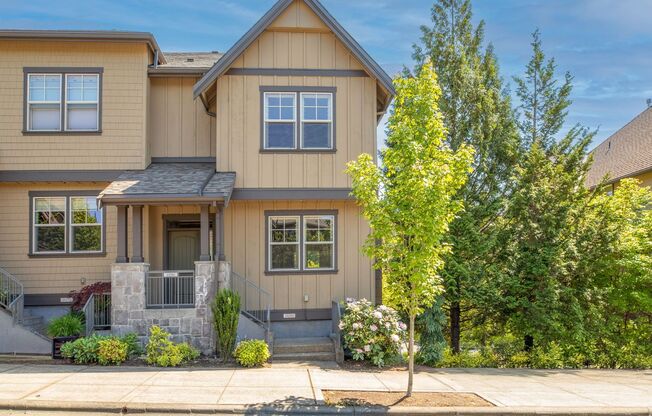 Must See! Luxury Townhome in West Sylvan Hills - Clubhouse/Pool/Garage!