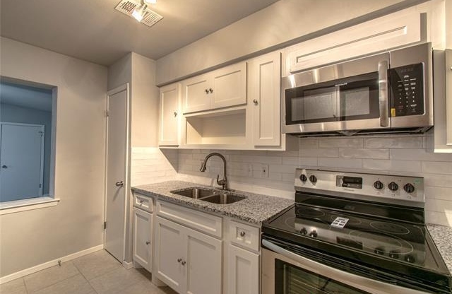 1713 JANICE DR